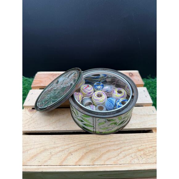 Vintage Tin with 15 Spools of Thread – Sewing Collectible - Picture 1 of 10